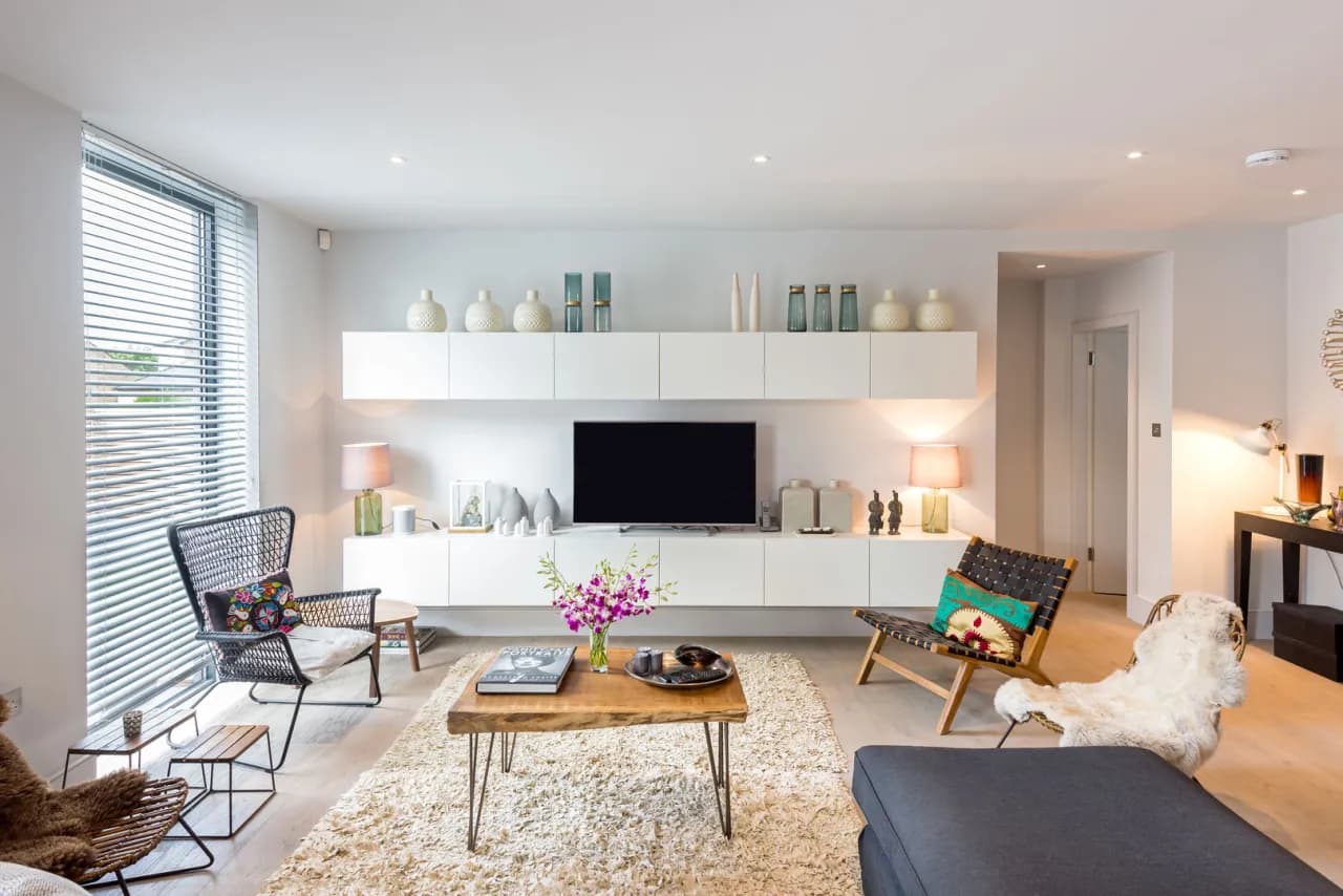 Jak odnowić salon za małe pieniądze: tanie triki i inspiracje na przemiany