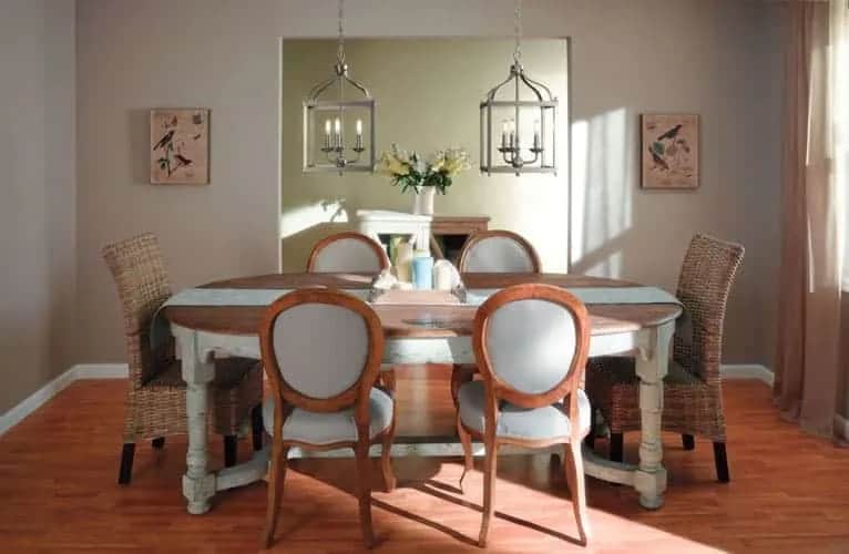 Jakie żyrandole do salonu wybrać, aby odmienić wnętrze i dodać blasku? Jakie żyrandole do salonu wybrać, aby odmienić wnętrze i dodać blasku?